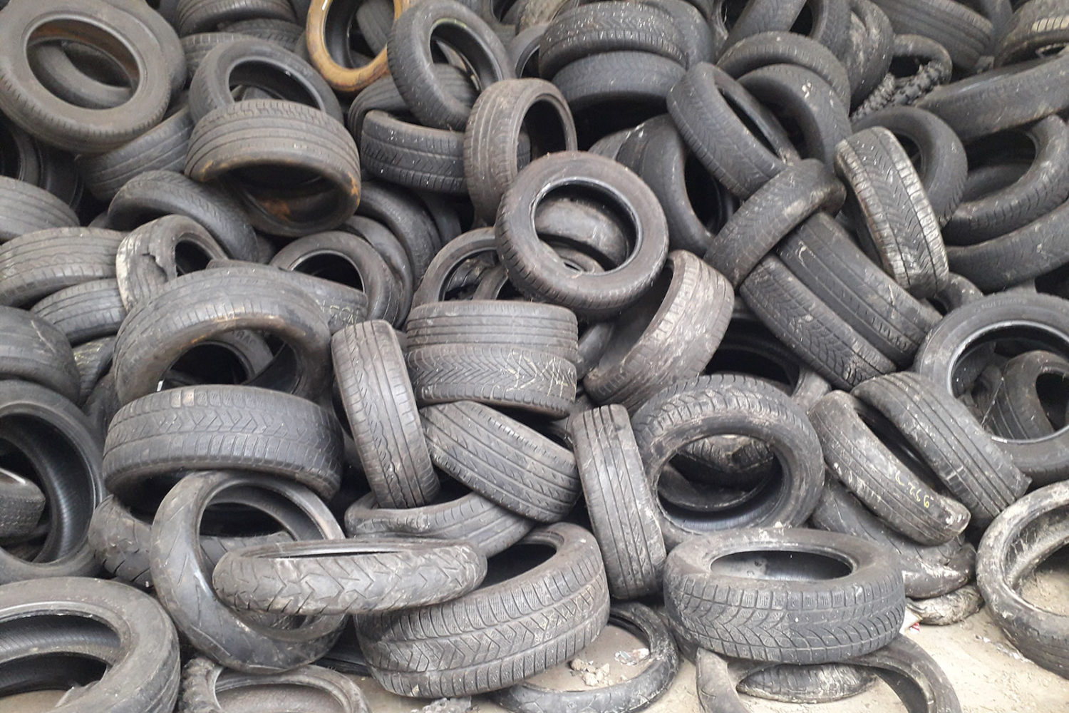 Sammlung von Altstoffen PKW Reifen